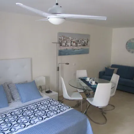 Cristianos Studio, Modern, Spacious, Pool,wifi Апартаменты Арона